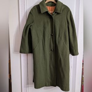 Vintage woman's green wool coat. Fits like an XL
